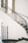 Passagem escadas redondas — Fotografia de Stock