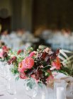 Flowers on set wedding table — Stock Photo