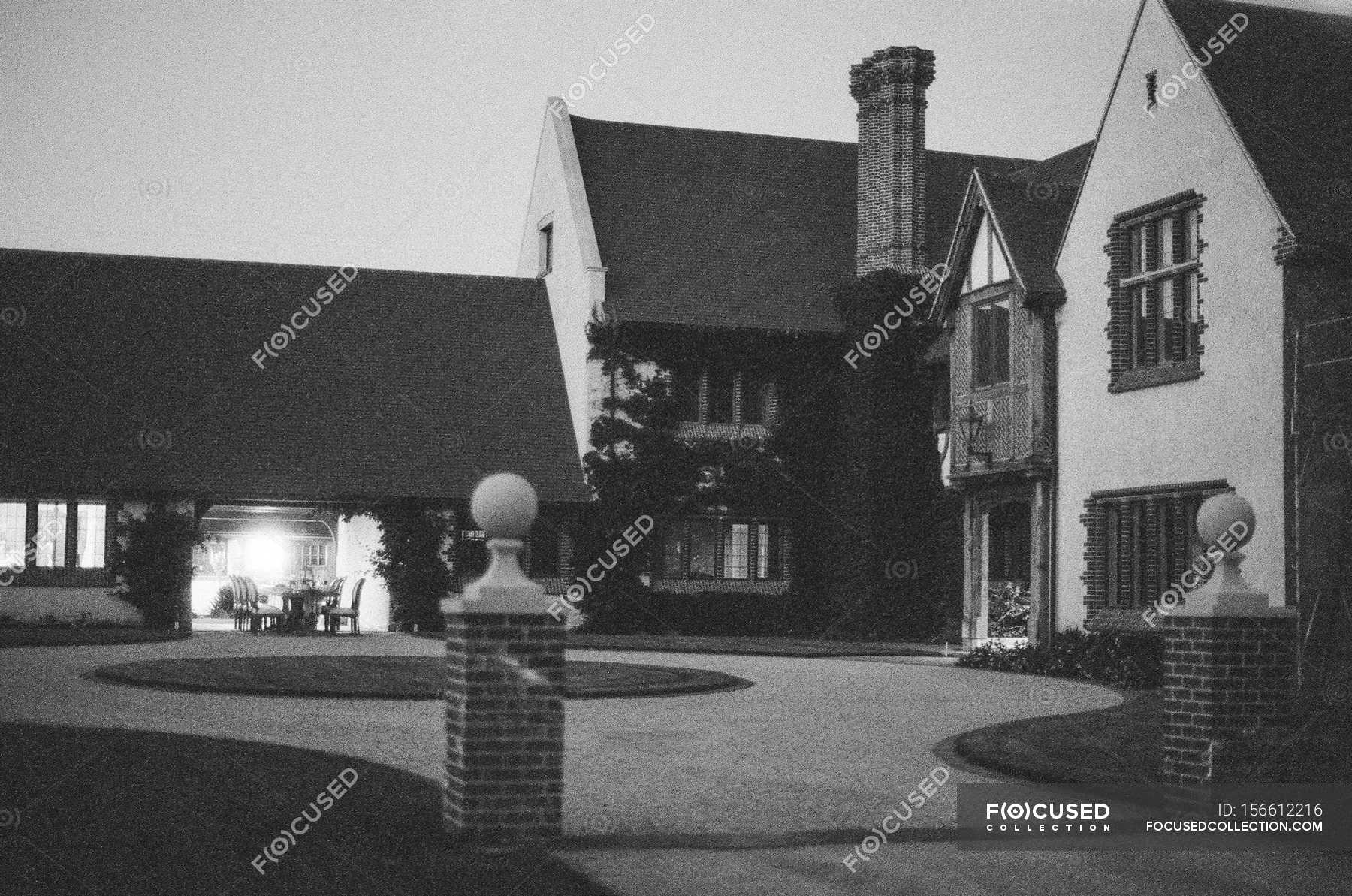 House yard with lawns — wedding moments, elihu bogan Stock Photo