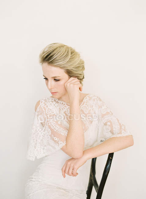 Junge blonde Braut — Stockfoto