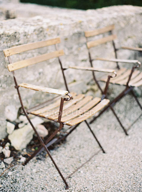 Vieilles chaises de jardin — Photo de stock