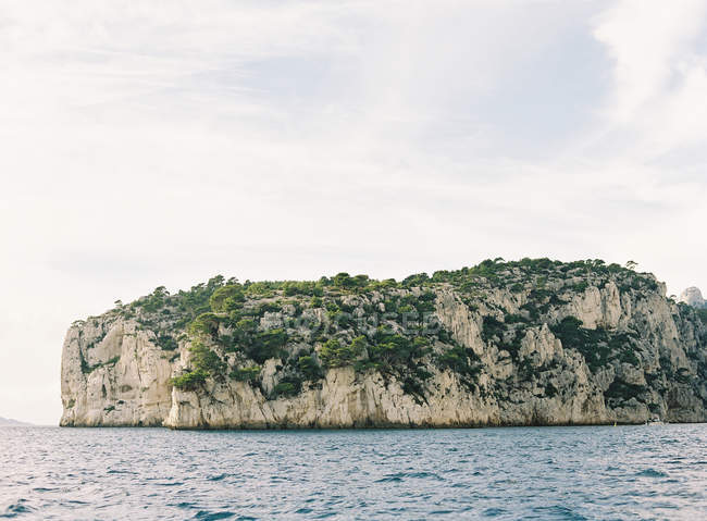Cliff beach between Cannes and Marseille — Stock Photo