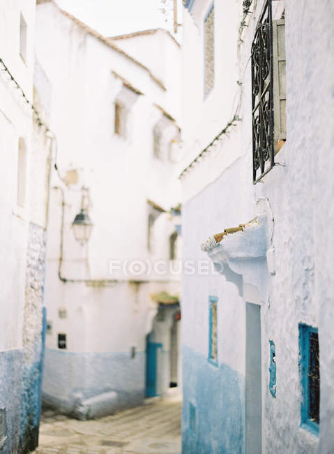 Blue painted alley in Chefchaouen — Stock Photo