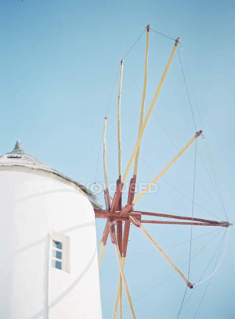 Перегляд вітряк у Санторіні — стокове фото