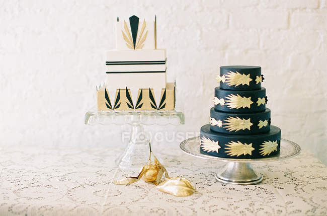 Decorated wedding cake — Stock Photo