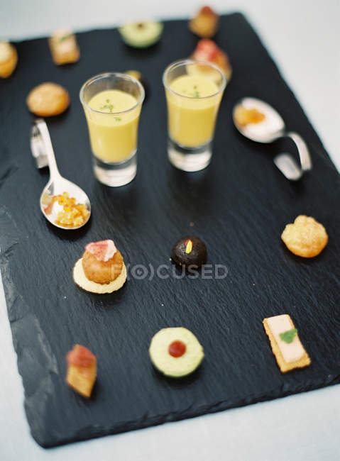 Small desserts with fruit cocktail shots — Stock Photo