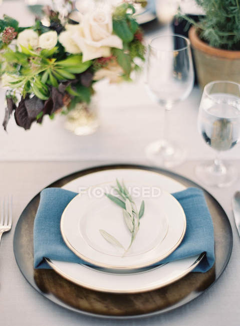 Casamento mesa de configuração decorada — Fotografia de Stock