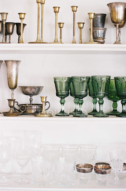 Bicchieri vintage e candelieri — Foto stock