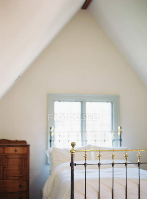 Інтер'єр старовинної спальні — стокове фото