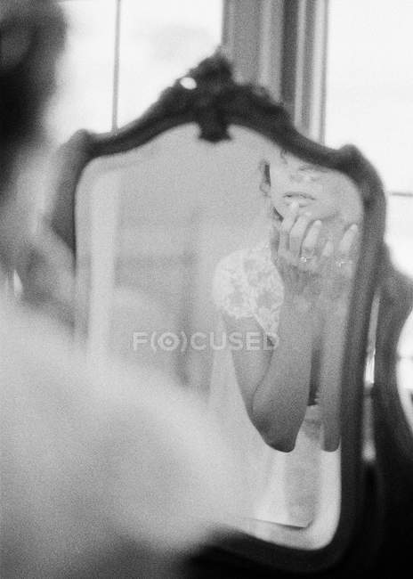 Woman looking at mirror — Stock Photo