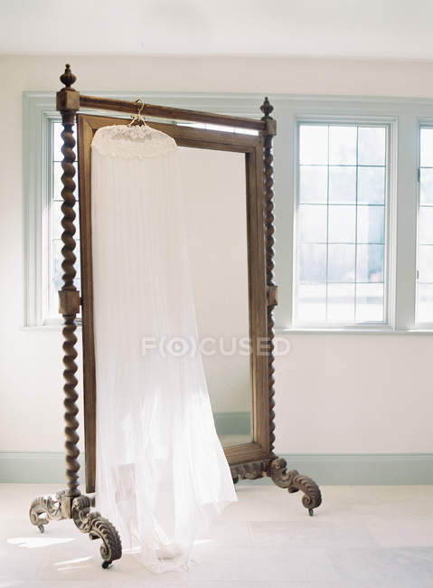 Bridal veil and shoes — Stock Photo