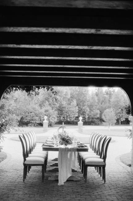 Wedding table set outdoors — Stock Photo
