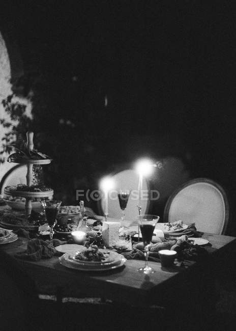 Wedding table with candles — Stock Photo
