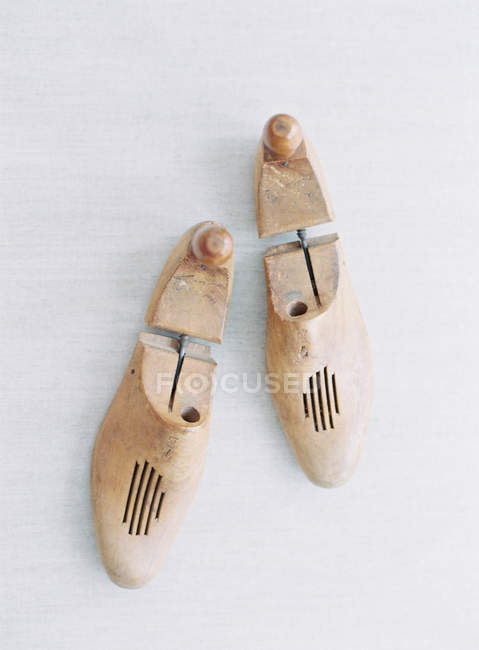 Взуття дерев'яне дерев — стокове фото
