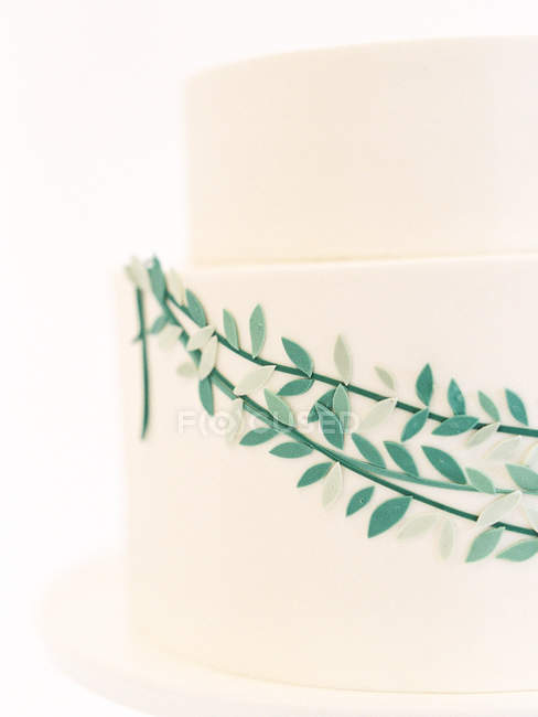 Wedding cake with floral decoration — Stock Photo