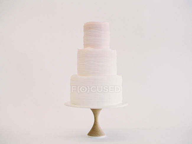 Pastel de boda con capas de hielo - foto de stock