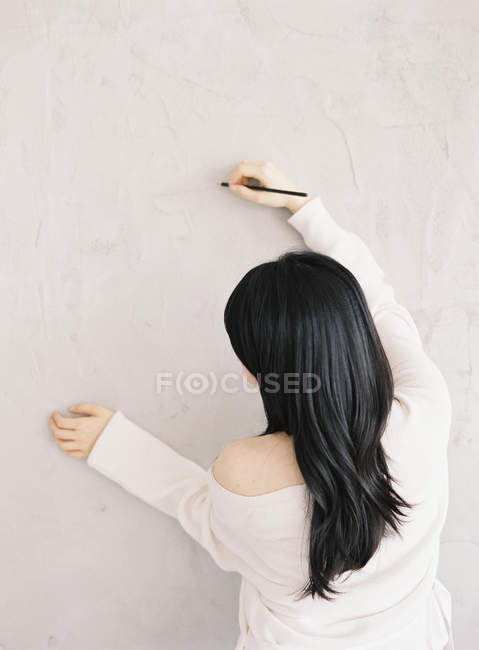 Woman drawing on wall — Stock Photo