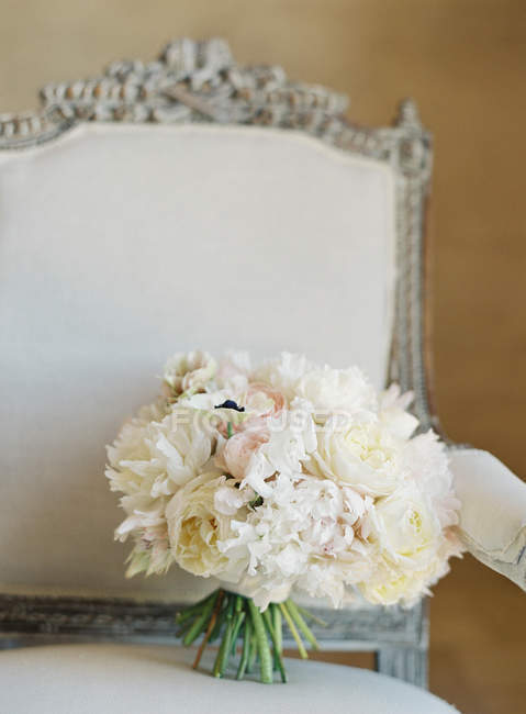 Білий весільний букет — стокове фото