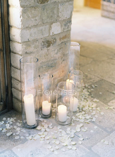Lighting candles and petals — Stock Photo