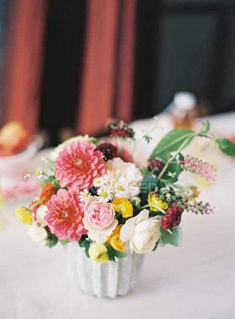 Buquê fresco de flores de verão — Fotografia de Stock