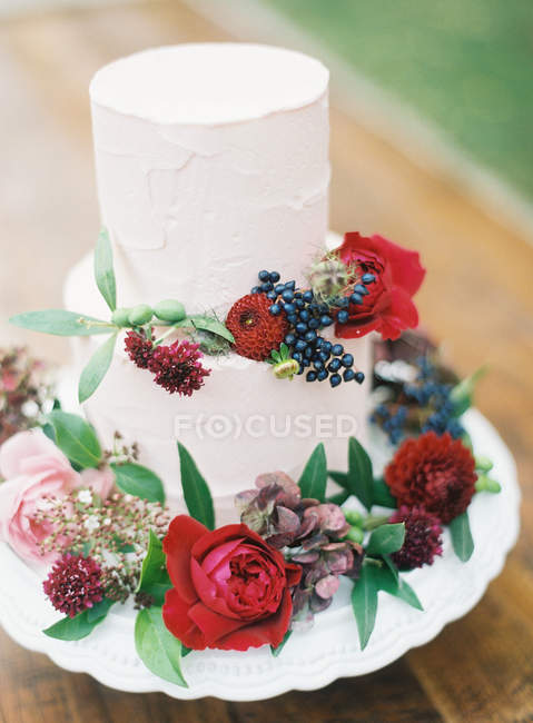 Beautiful wedding cake — Stock Photo
