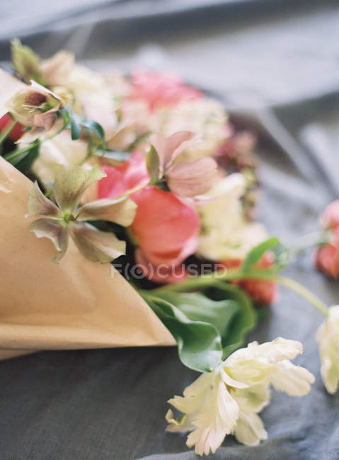 Elegant fresh cut bouquet — Stock Photo