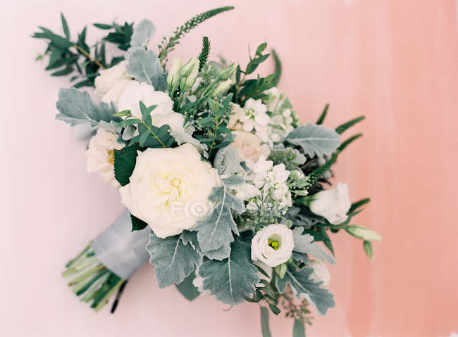 Beautiful wedding bouquet — Stock Photo