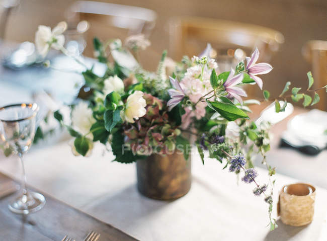 Summer flowers in pot — Stock Photo
