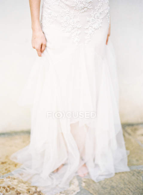 Наречена носила весільну сукню — стокове фото
