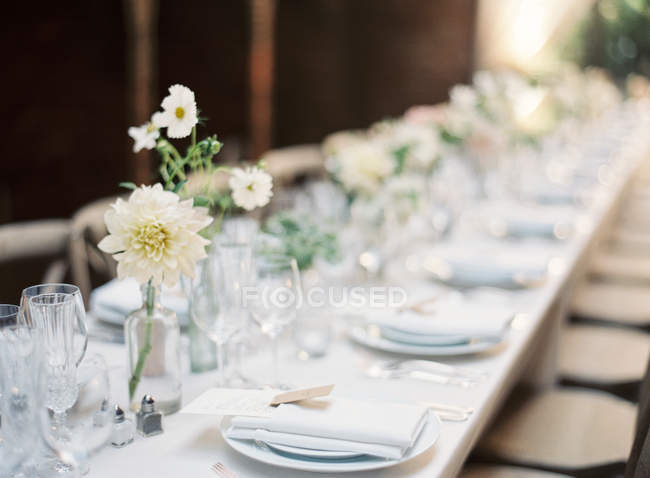 Таблиця обстановці весілля — стокове фото