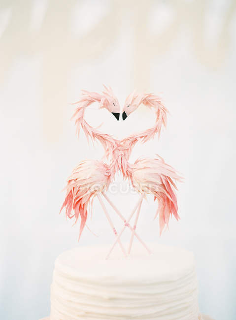 Красивий рожевий весільний торт — стокове фото