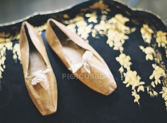Vintage decorative shoes — Stock Photo