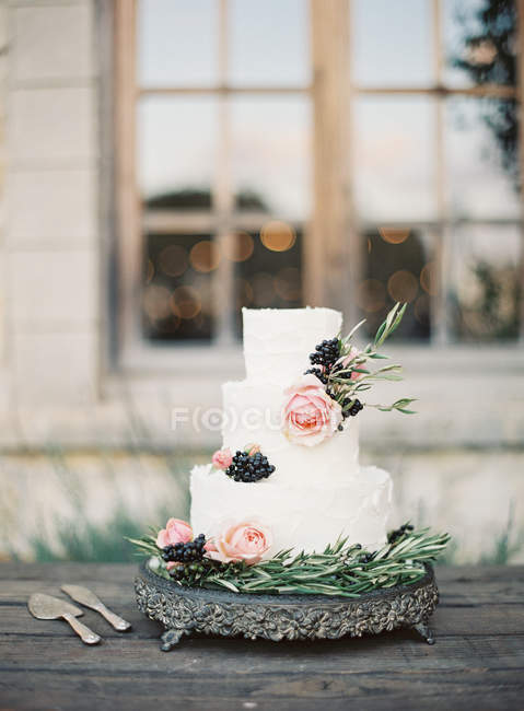 Beautiful wedding cake — Stock Photo