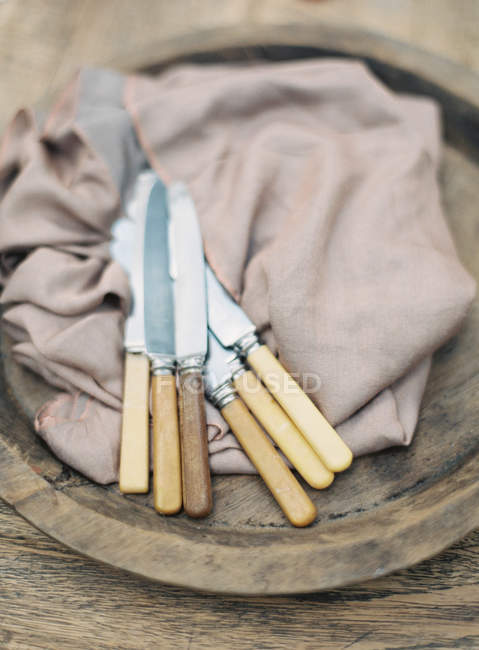 Vintage knives on tray — Stock Photo