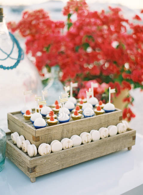 Hochzeitsdekor am gedeckten Tisch — Stockfoto