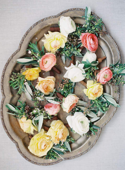 Boutonnieres florales frescos - foto de stock