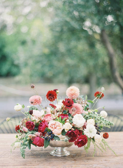 Bouquet coupé frais avec chrysanthèmes — Photo de stock