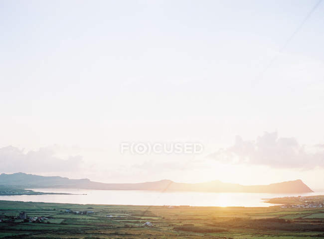 Ilha com prados e campos — Fotografia de Stock