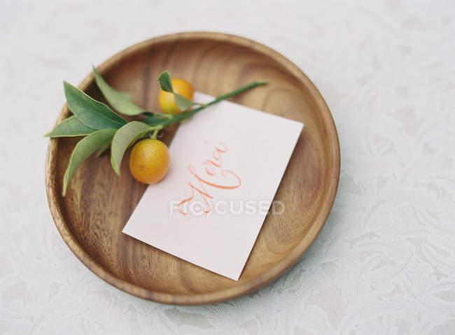 Branche de citronnier aux fruits — Photo de stock