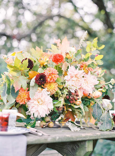 Arrangement floral avec marguerites — Photo de stock