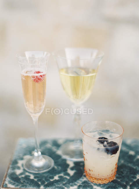 Champagne and white wine in glasses — Stock Photo