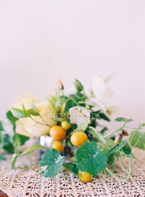 Beautiful floral arrangement — Stock Photo
