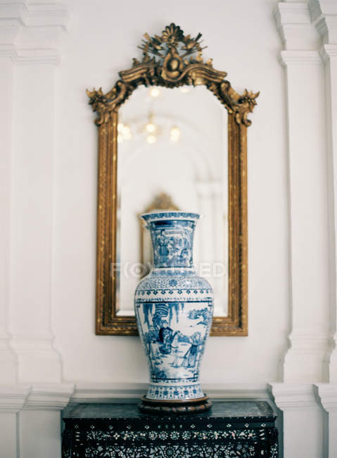 Antike gemusterte Vase — Stockfoto