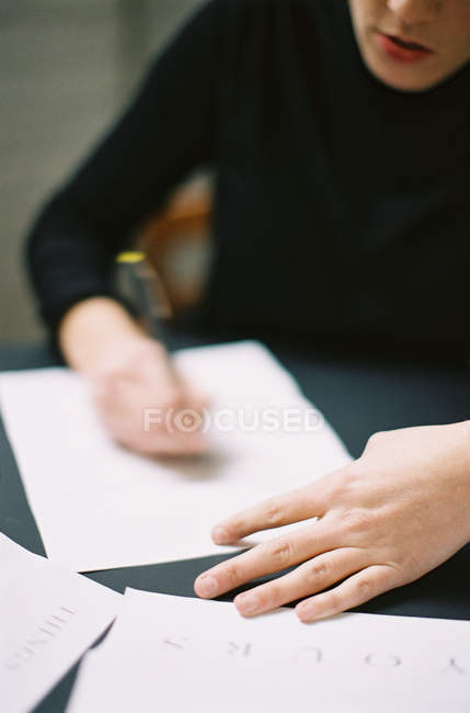 Woman writing wedding invitations — Stock Photo
