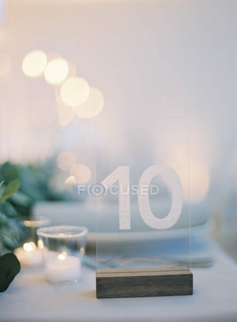 Plastikschild mit der Nummer 10 — Stockfoto