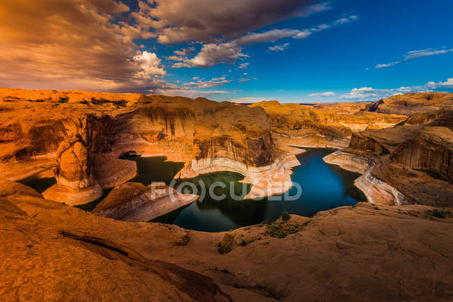 Riflessione Canyon Lake Powell Utah — Foto stock