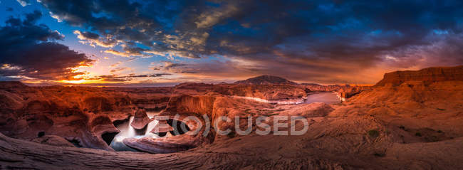 Reflection Canyon and Navajo Mountain at Sunrise Panorama — Stock Photo