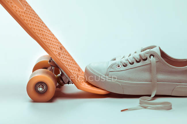 Skateboard et sneaker Hipster — Photo de stock