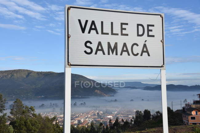 Mist over town and sign of Valle De Samaca — Stock Photo