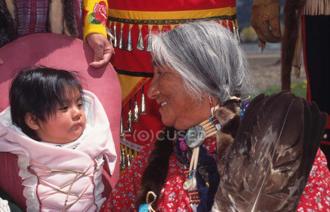Yakima grandmother and granddaughter in cradle — Stock Photo